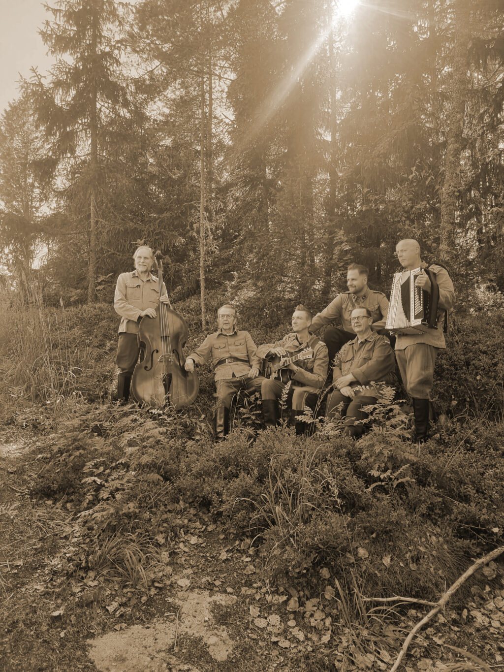 Äänislinnan pojat, solisteina Kyösti Mäkimattila ja Ami Varjotie ja Sakke Kotilainen & Focus iltapäivätansseissa