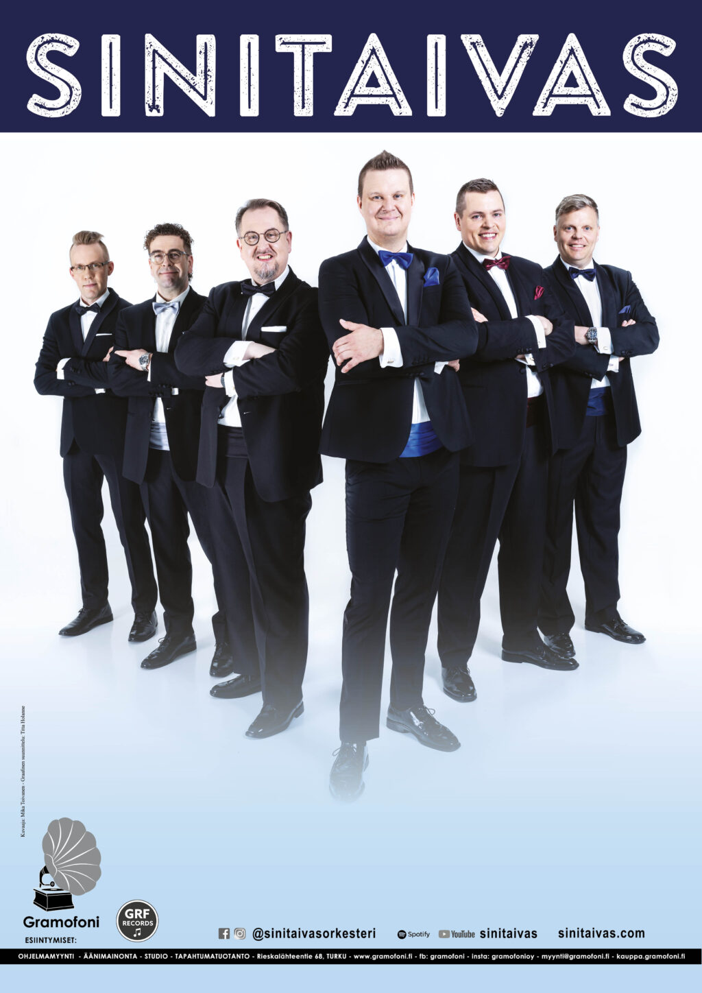 Sinitaivas iltapäivätansseissa.